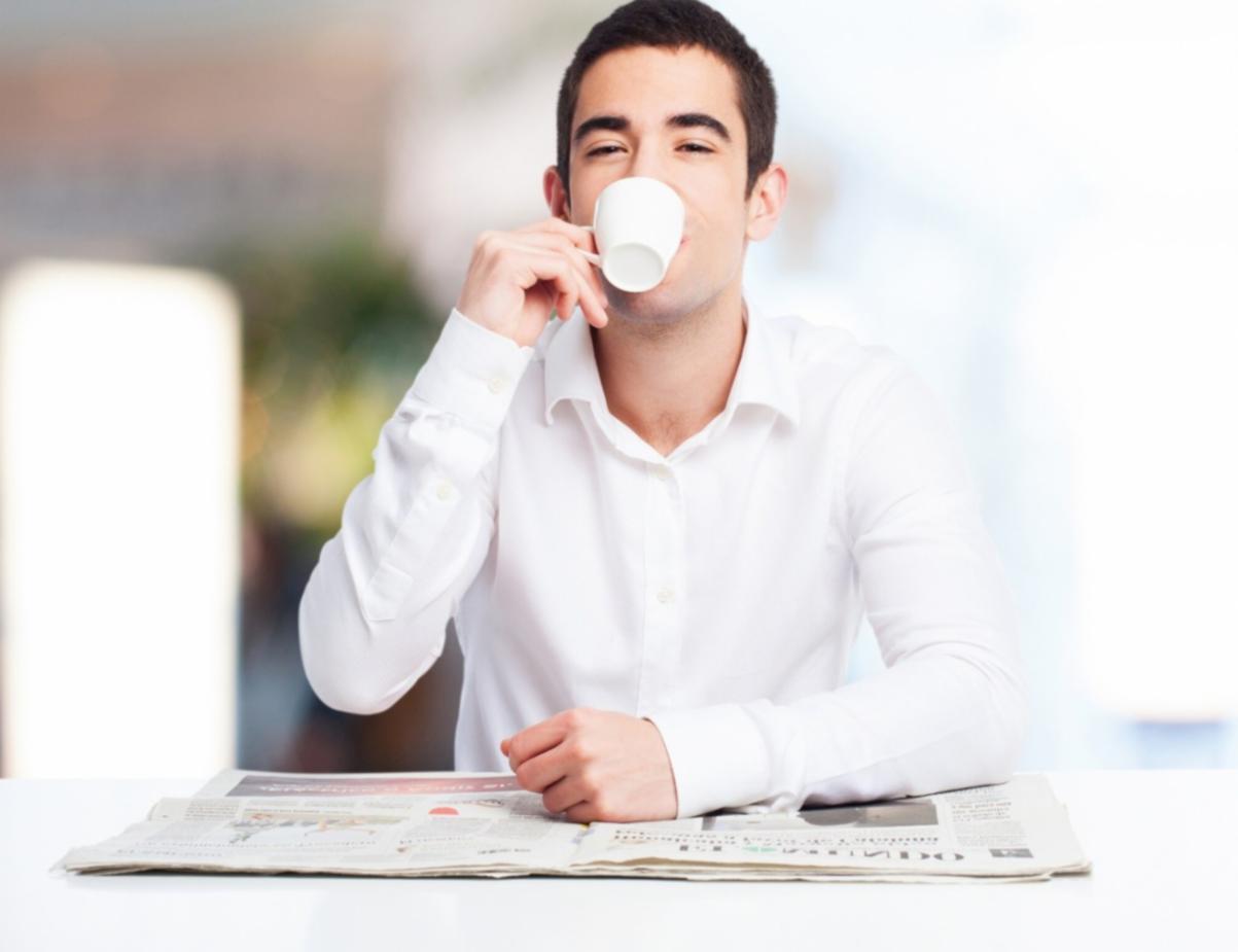 Emprendedor gestionando finanzas de manera eficiente